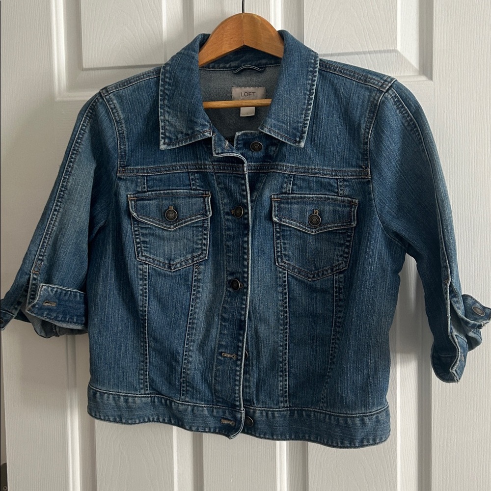 Women’s LOFT Jean jacket size large 
Sits at waist 3/4 LENGTH SLEEVES 
Good cond